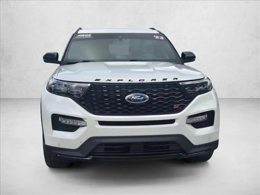2023 Ford Explorer ST photo 1