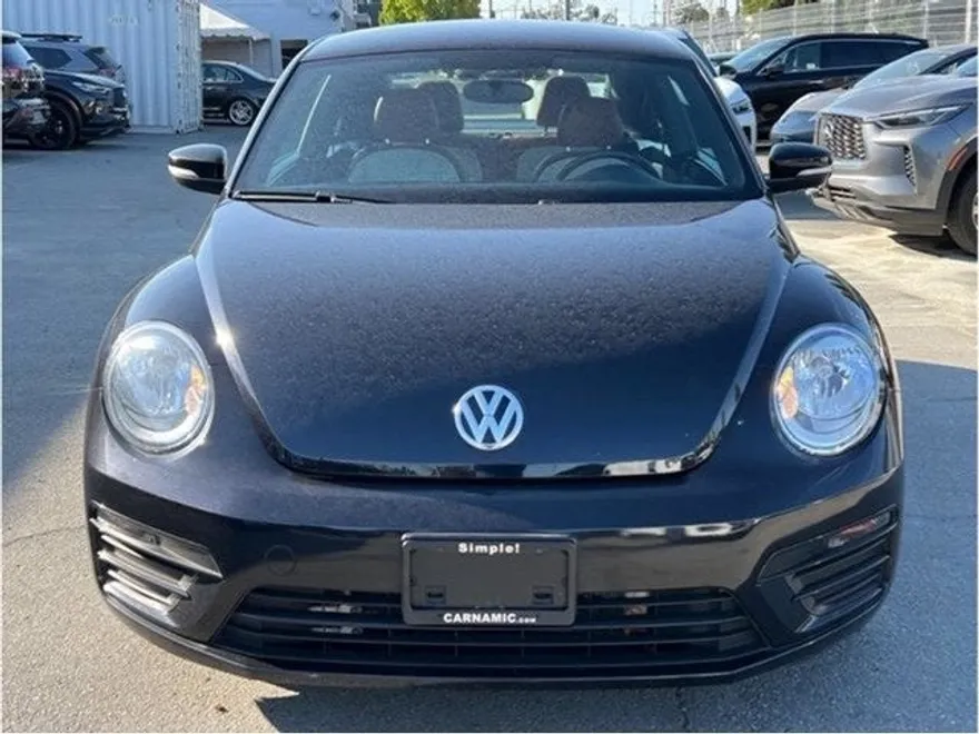 2017 Volkswagen Beetle 1.8T Classic photo 1
