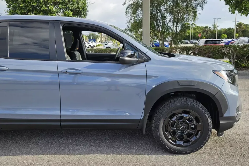 2025 Honda Ridgeline TrailSport photo 1
