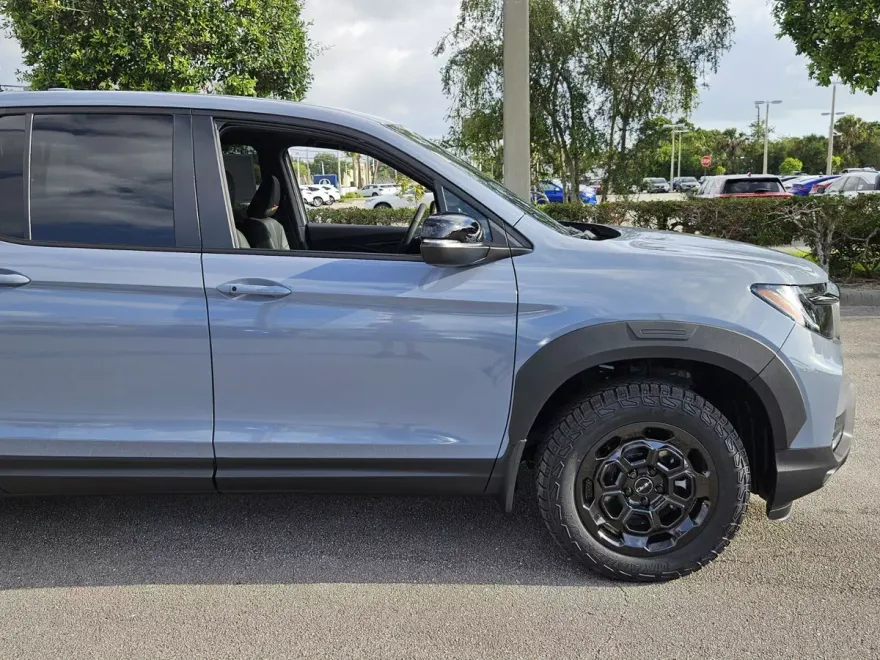2025 Honda Ridgeline TrailSport photo 1