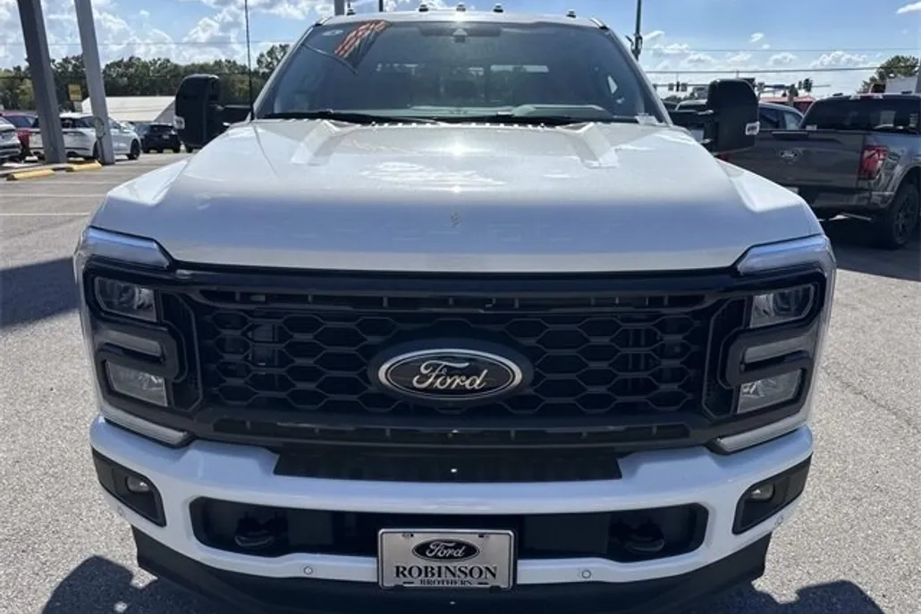 2025 Ford F-250 Lariat photo 1