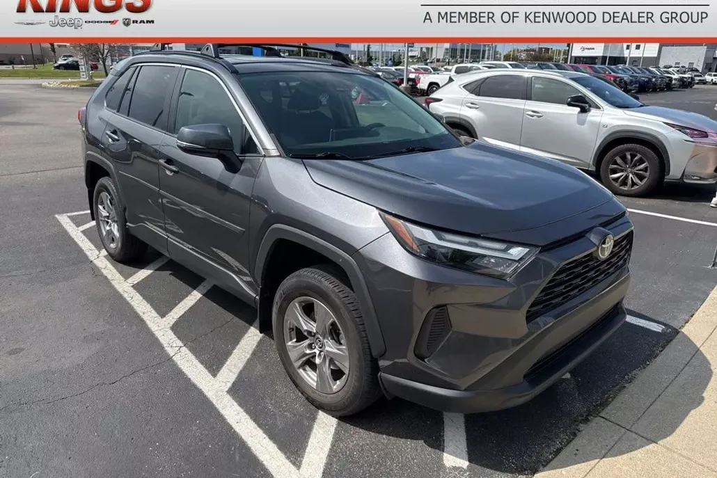2023 Toyota RAV4 XLE photo 1