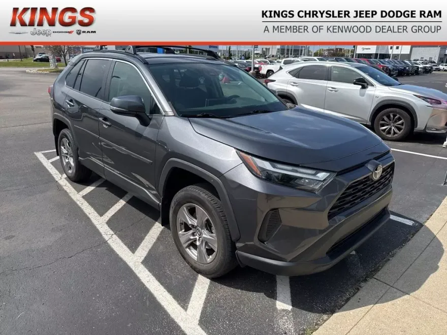 2023 Toyota RAV4 XLE photo 1