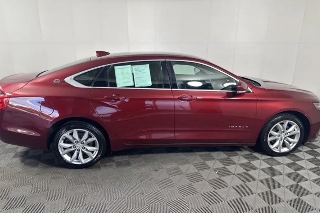 2017 Chevrolet Impala 1LT photo 1