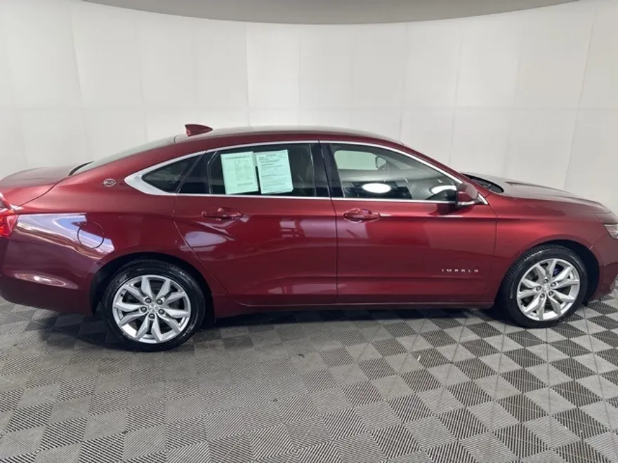 2017 Chevrolet Impala 1LT photo 1