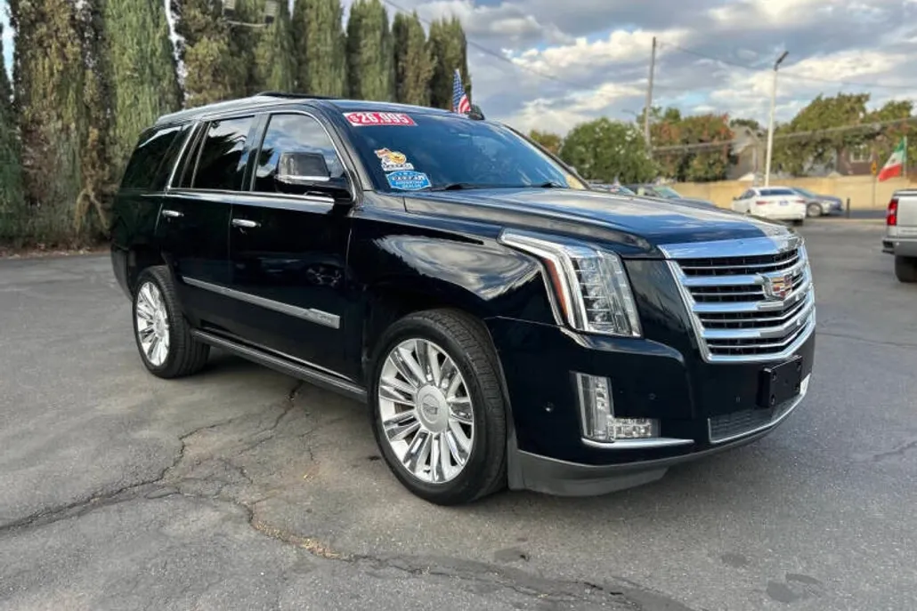 2017 Cadillac Escalade Platinum photo 1