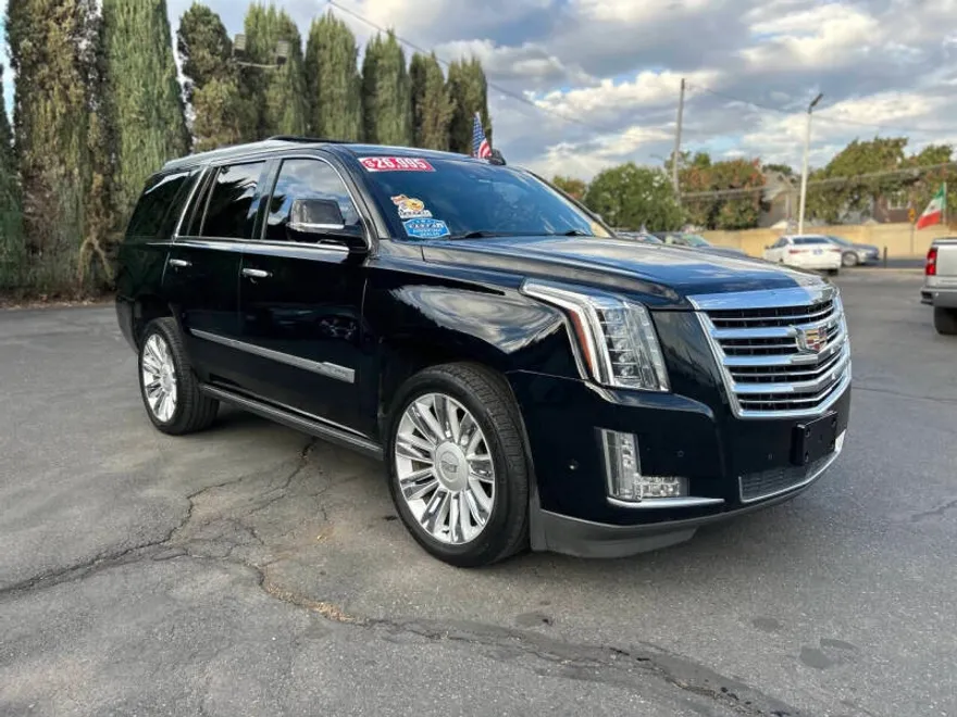 2017 Cadillac Escalade Platinum photo 1