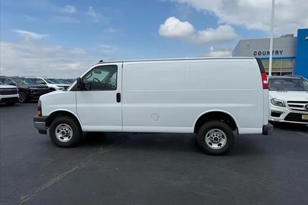 2022 Gmc Savana Cargo 2500 photo 1
