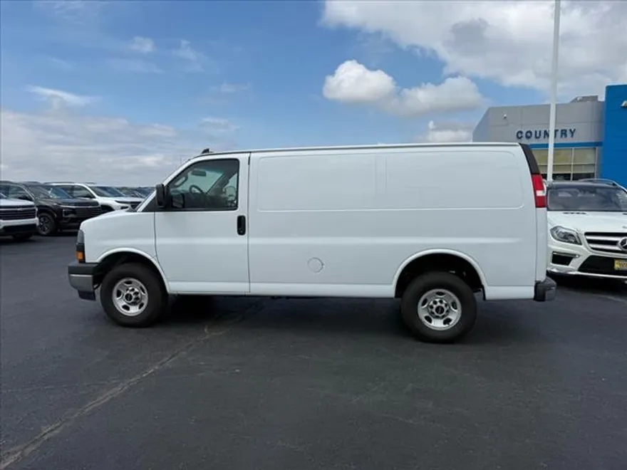 2022 Gmc Savana Cargo 2500 photo 1