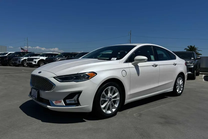 2020 Ford Fusion Plug-In Hybrid Titanium photo 1