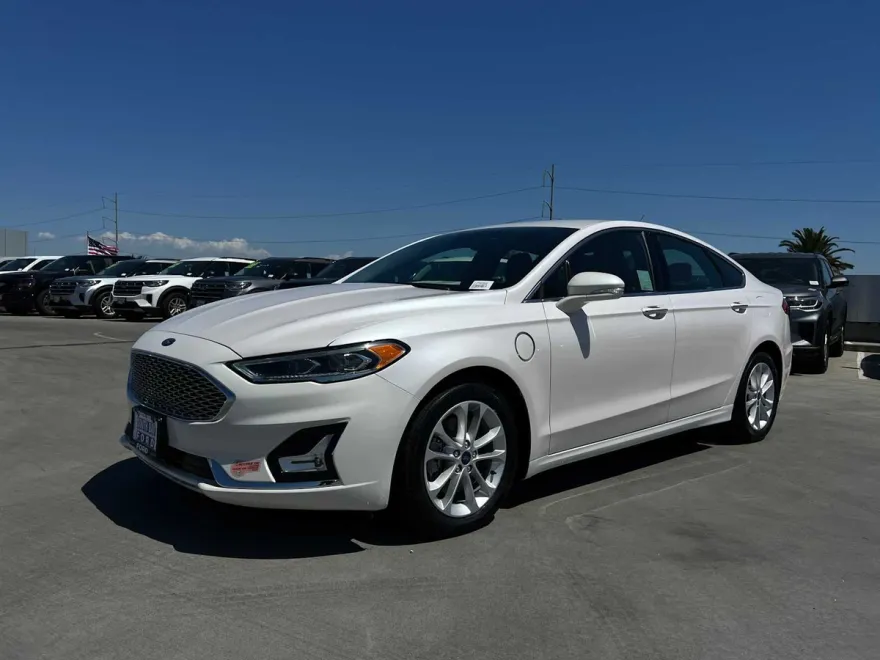 2020 Ford Fusion Plug-In Hybrid Titanium photo 1