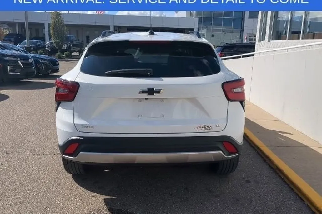 2024 Chevrolet Trax LT photo 1