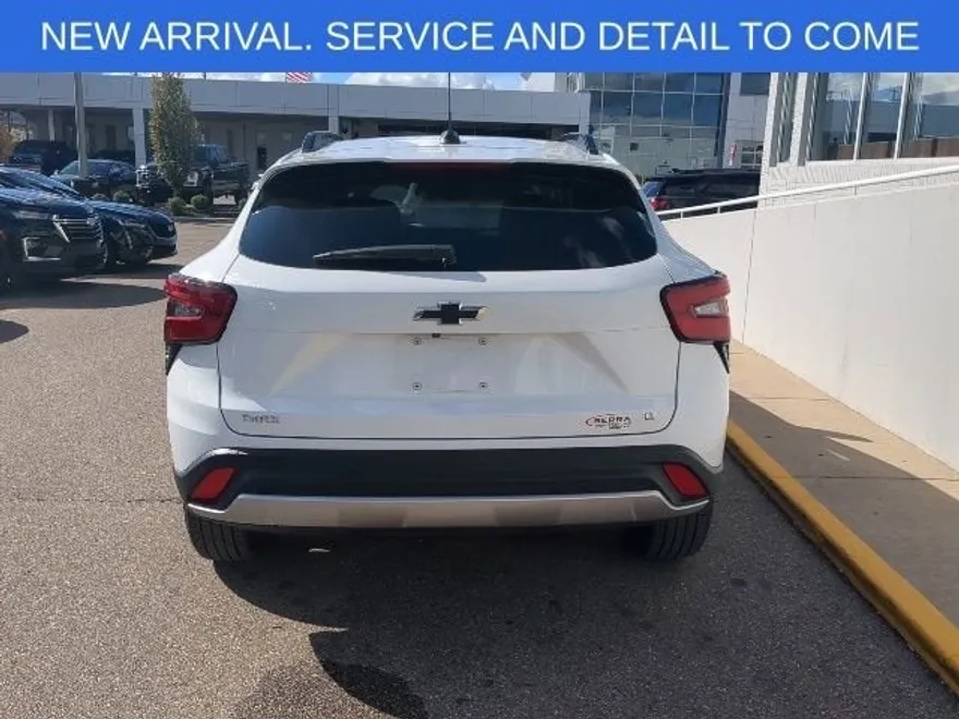 2024 Chevrolet Trax LT photo 1