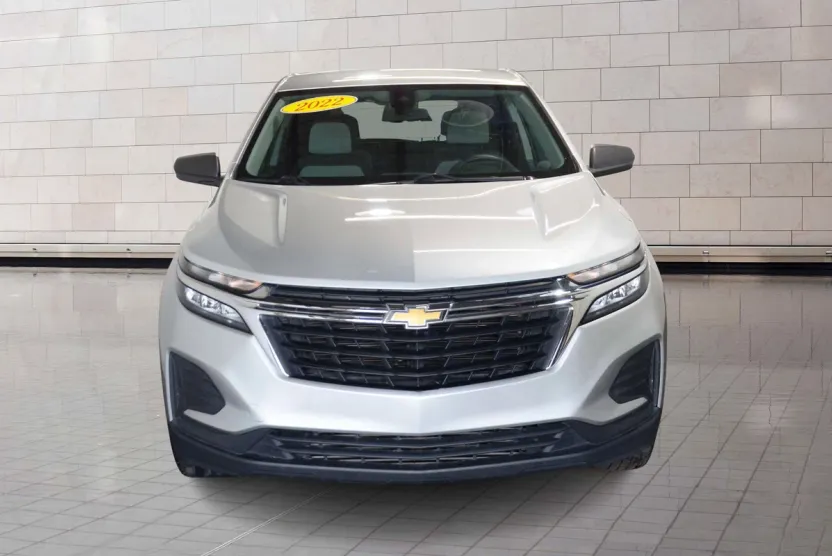 2022 Chevrolet Equinox LS photo 1