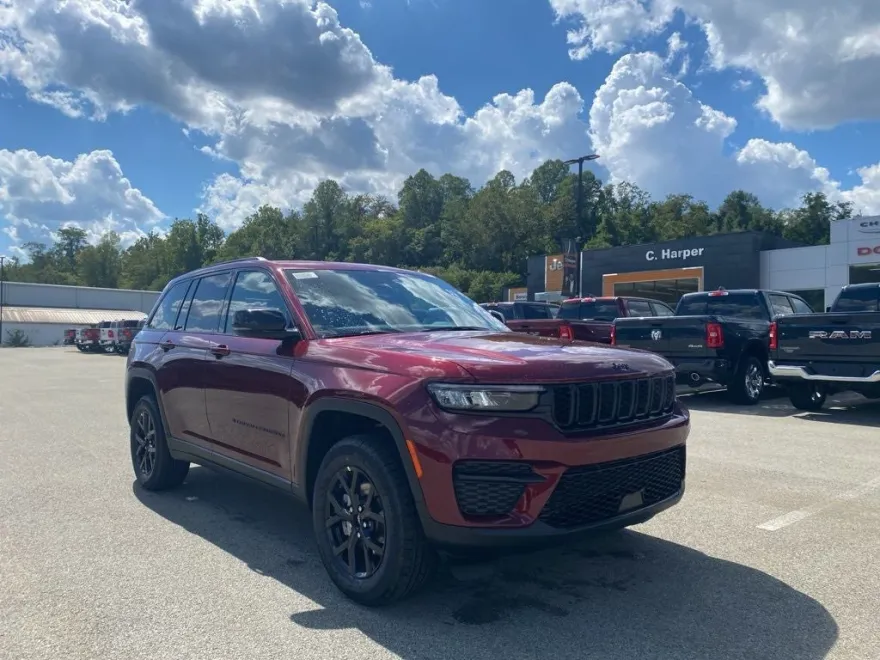 2025 Jeep Grand Cherokee Altitude photo 1