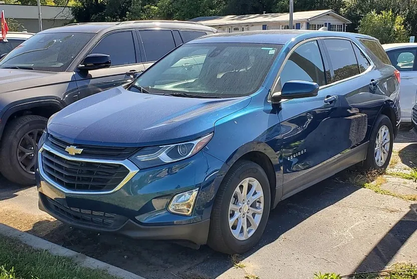 2020 Chevrolet Equinox LT photo 1