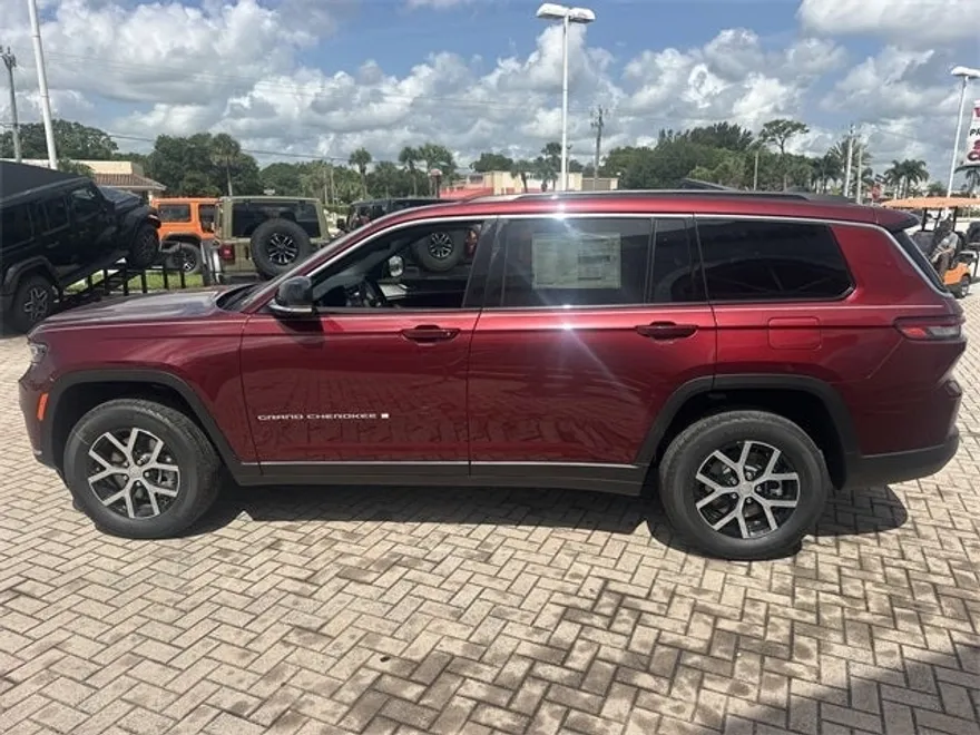 2025 Jeep Grand Cherokee Limited photo 9