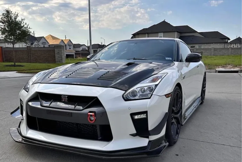 2017 Nissan GT-R Premium photo 1
