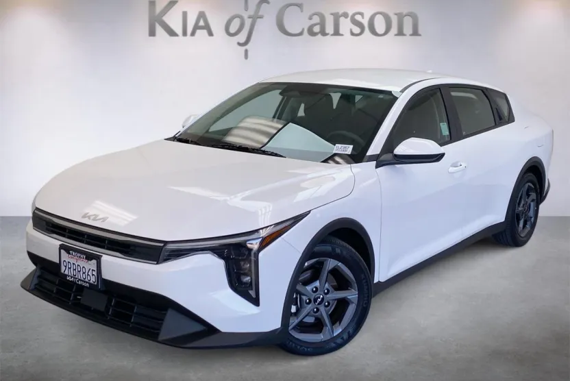 2025 Kia K4 LXS photo 1