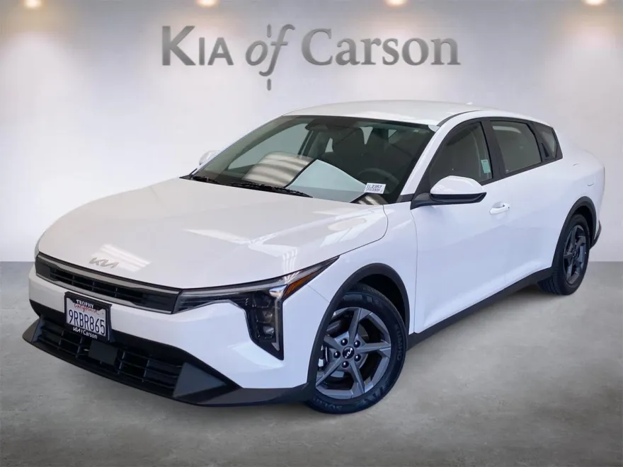 2025 Kia K4 LXS photo 1