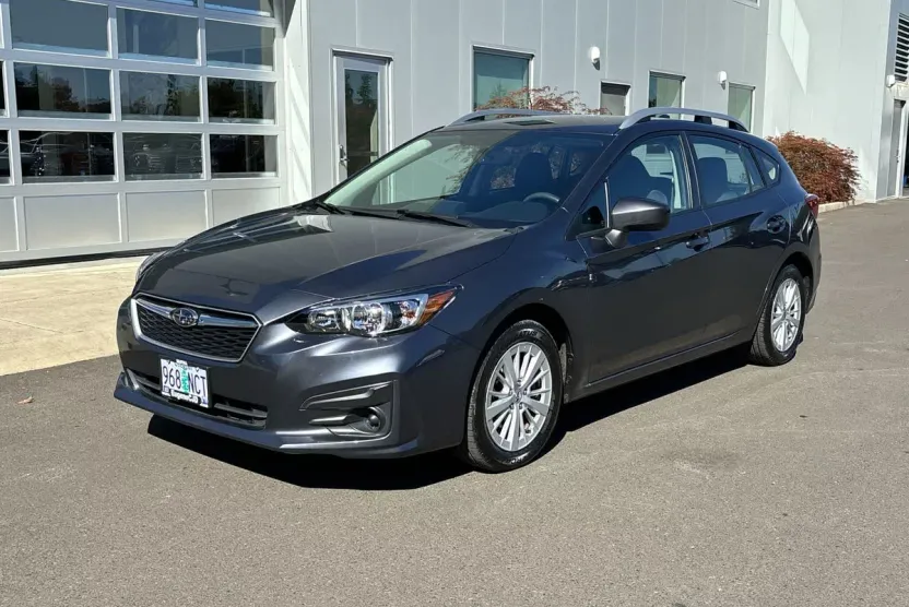 2017 Subaru Impreza Premium photo 1