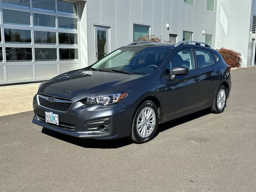 2017 Subaru Impreza Premium photo 1