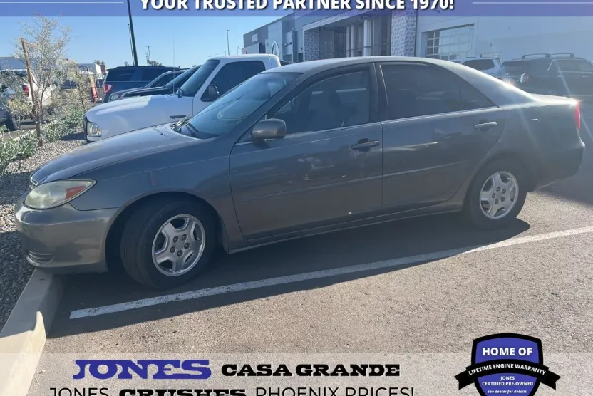 2002 Toyota Camry LE photo 1