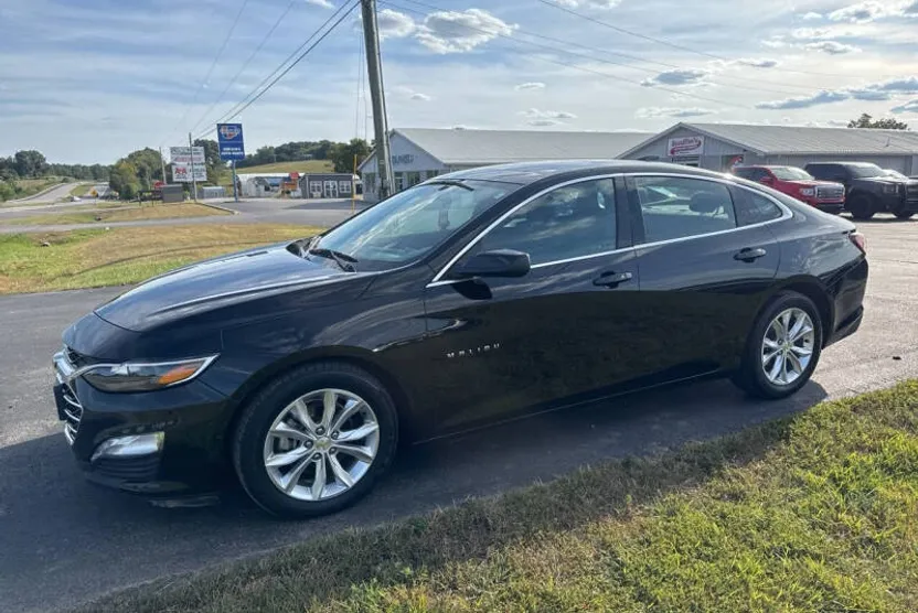 2021 Chevrolet Malibu 1LT photo 1