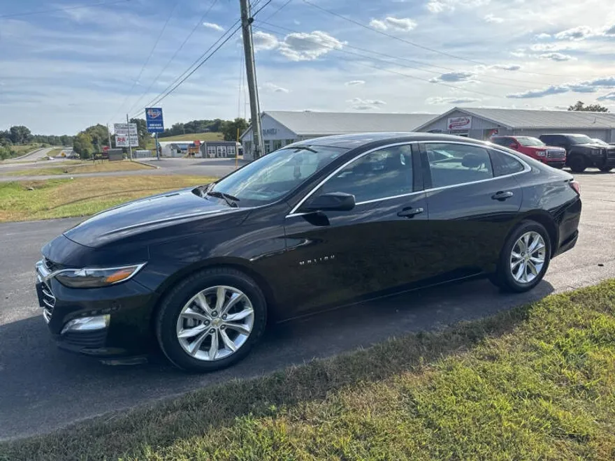 2021 Chevrolet Malibu 1LT photo 1