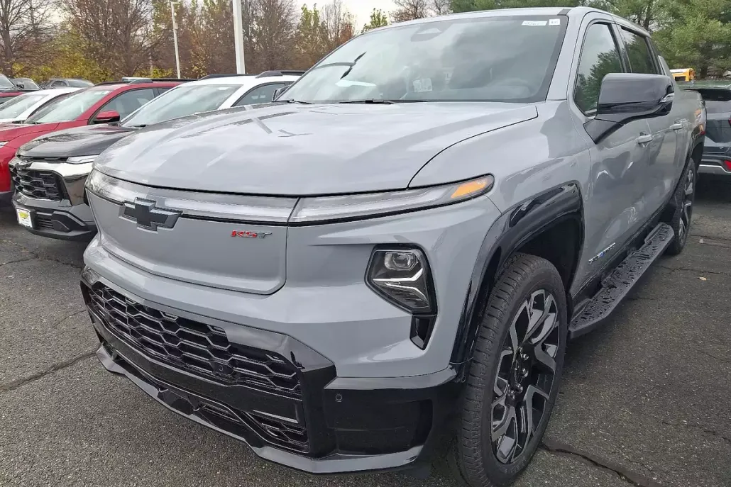 2025 Chevrolet Silverado EV RST photo 1