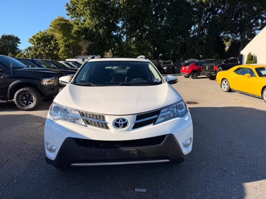 2015 Toyota RAV4 XLE photo 1