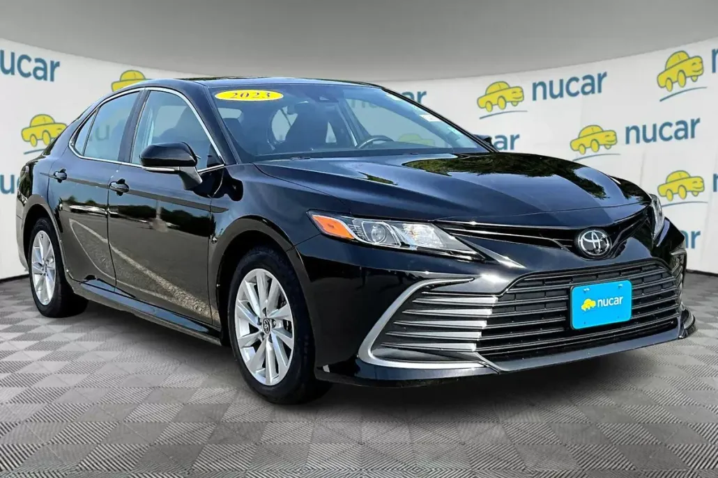 2023 Toyota Camry LE photo 1