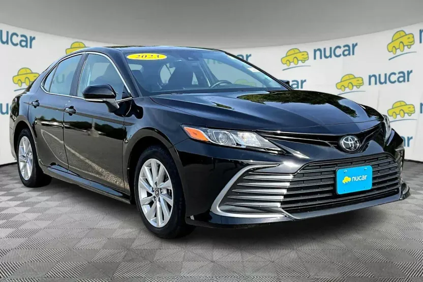 2023 Toyota Camry LE photo 1