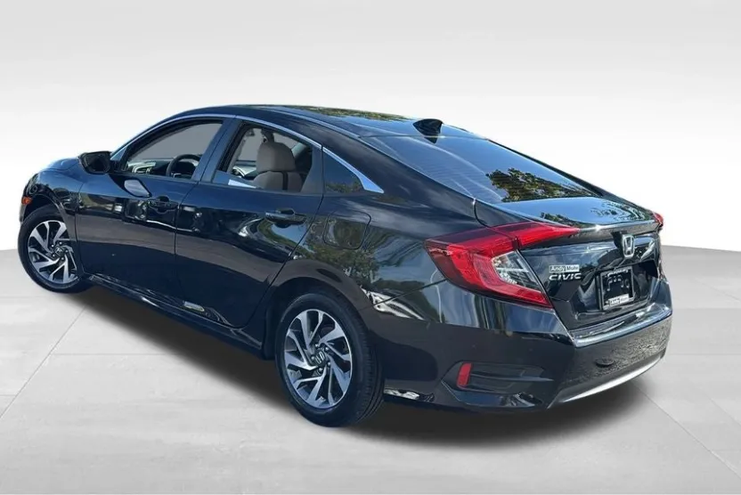 2018 Honda Civic EX photo 1