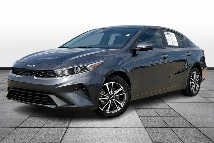 2024 Kia Forte LXS photo 1