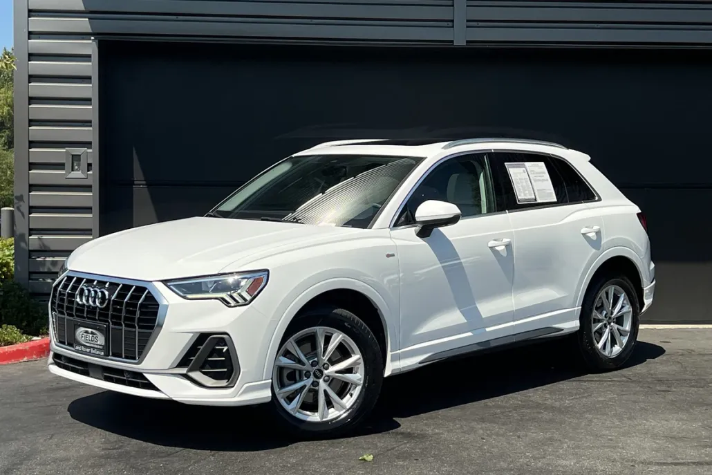 2022 Audi Q3 45 TFSI S line Premium photo 1