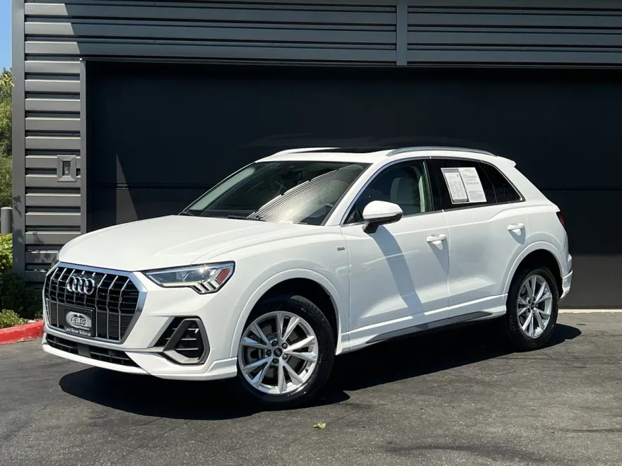 2022 Audi Q3 45 TFSI S line Premium photo 1
