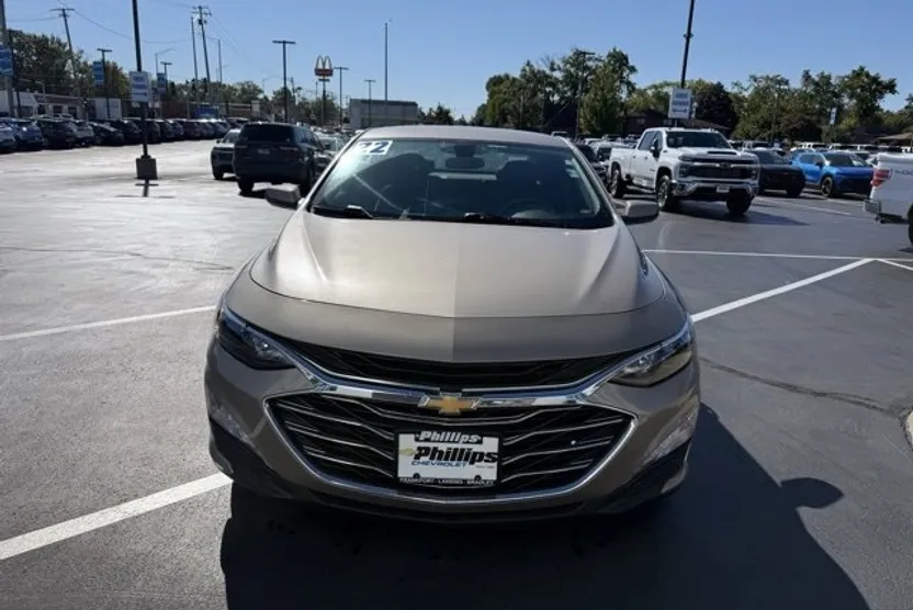 2022 Chevrolet Malibu 1LT photo 1