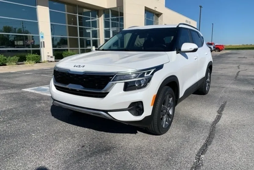 2023 Kia Seltos S Nightfall Edition photo 1