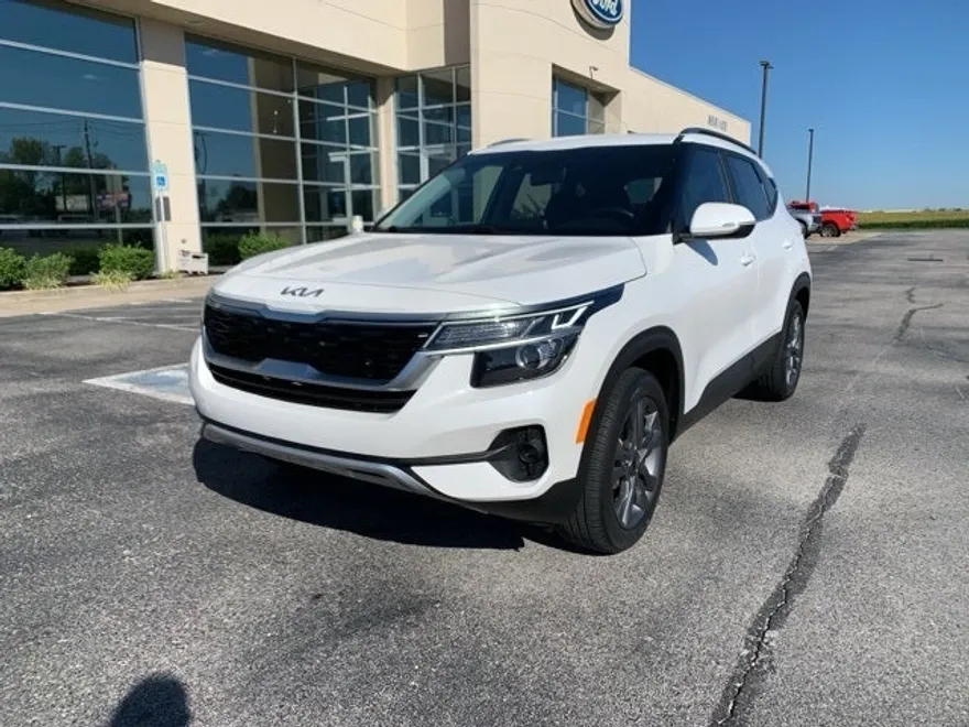 2023 Kia Seltos S Nightfall Edition photo 1