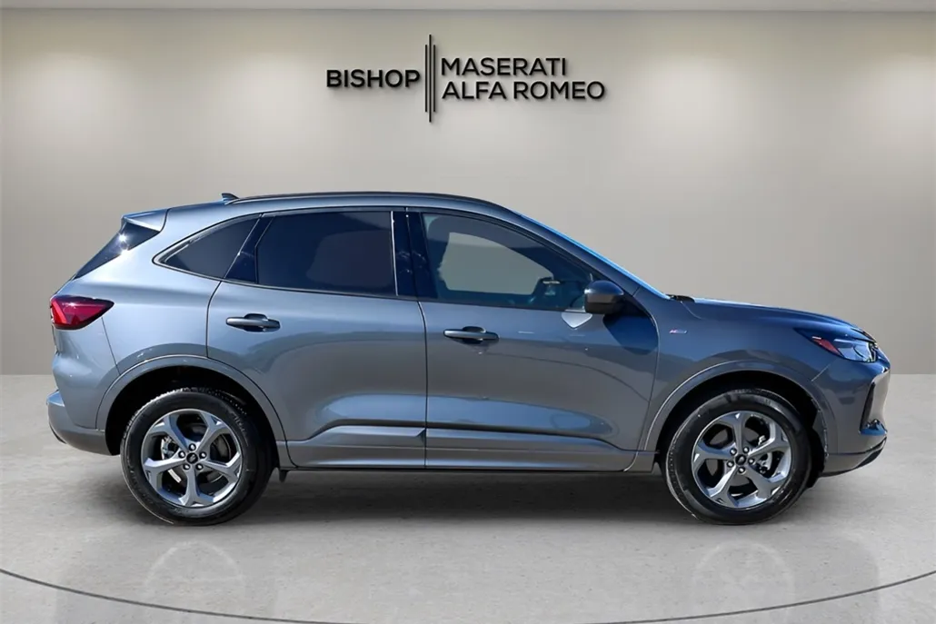 2024 Ford Escape ST-Line Select photo 1