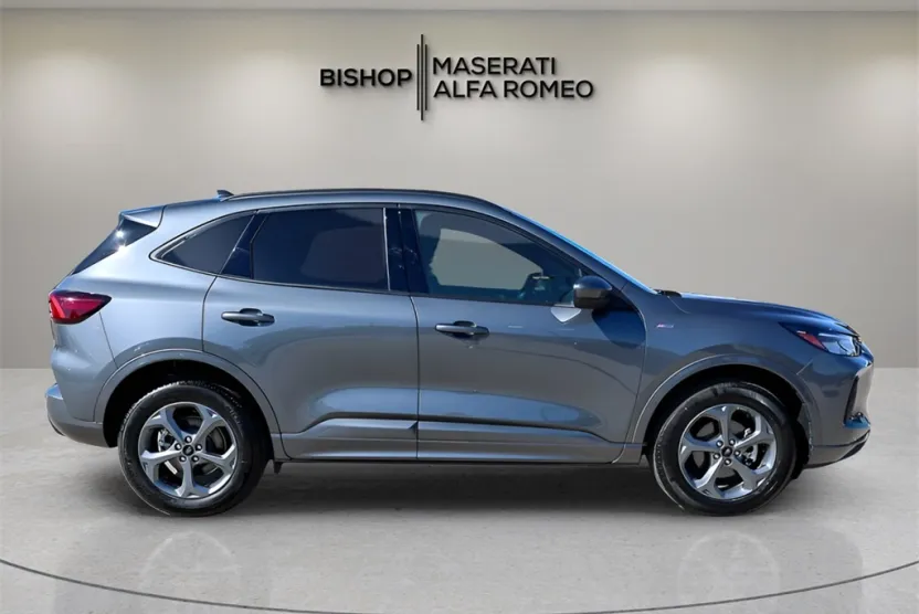 2024 Ford Escape ST-Line Select photo 1