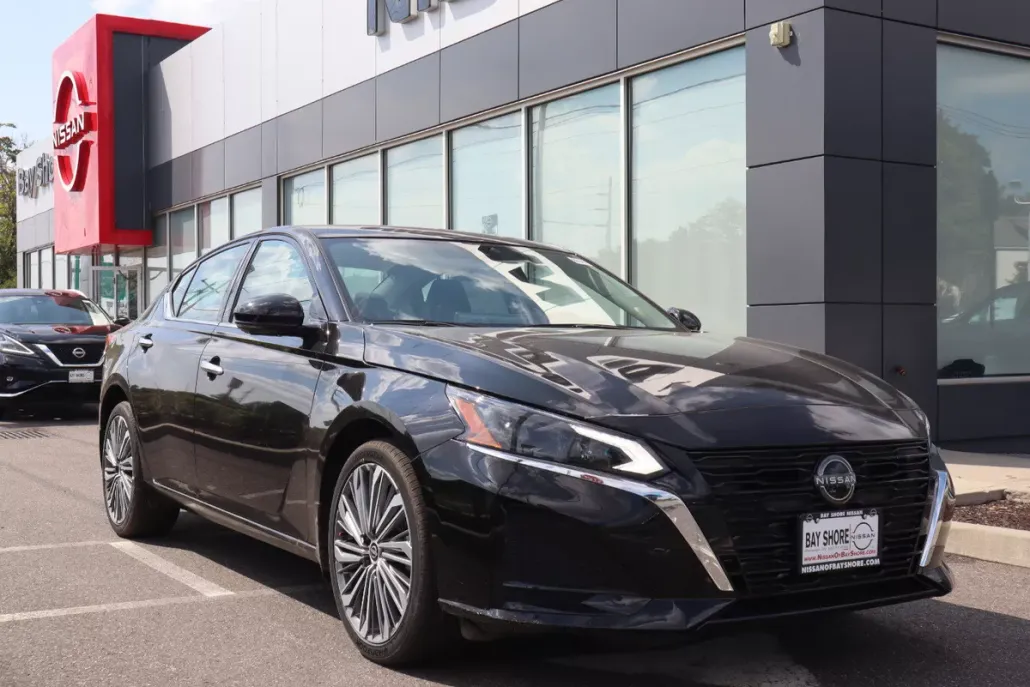 2025 Nissan Altima SL photo 1