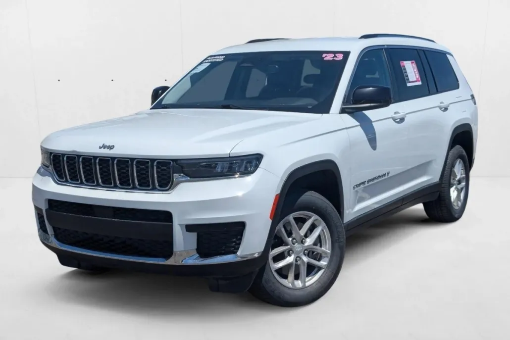 2023 Jeep Grand Cherokee Laredo photo 1