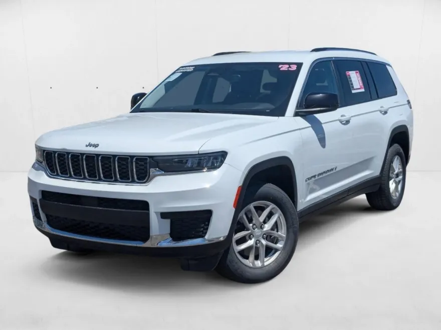 2023 Jeep Grand Cherokee Laredo photo 1