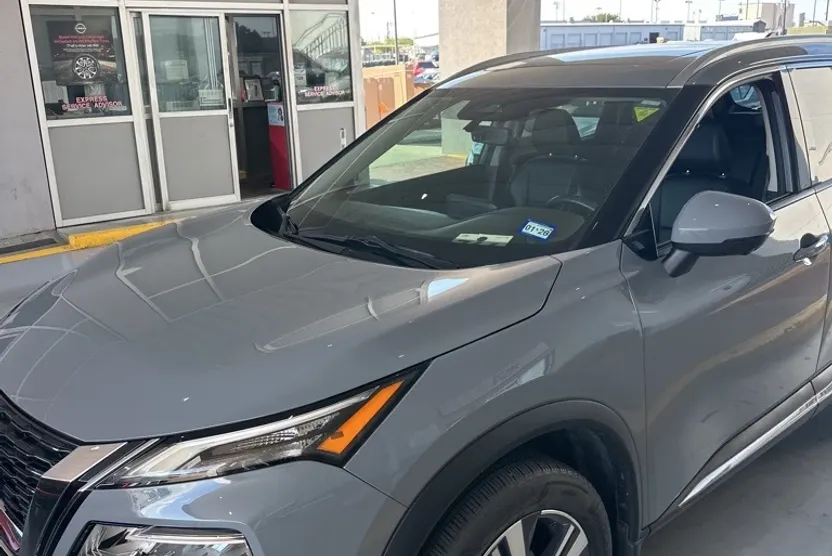 2023 Nissan Rogue SL photo 1