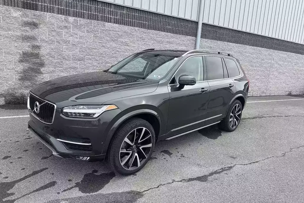 2018 Volvo XC90 T6 AWD Momentum photo 1