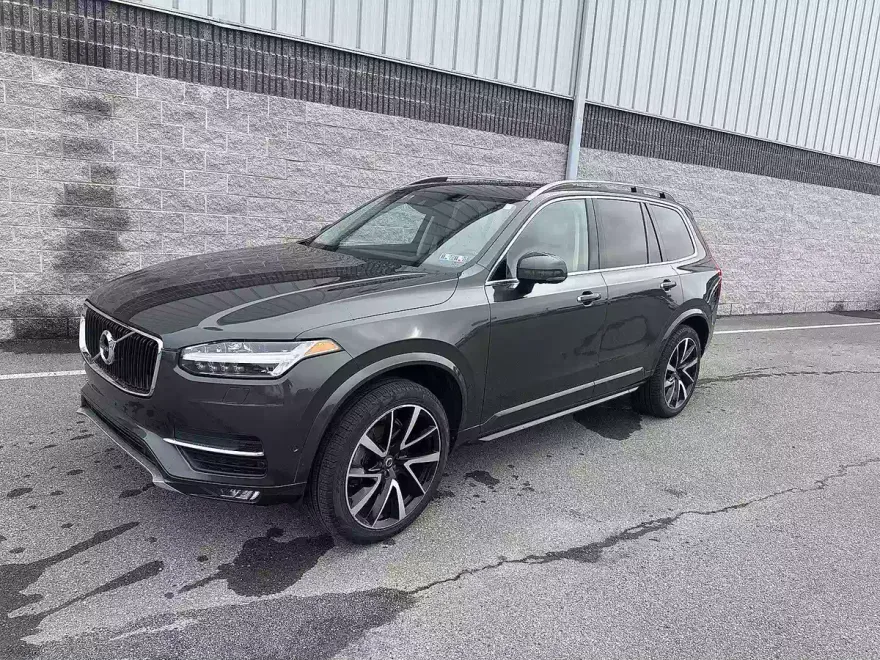 2018 Volvo XC90 T6 AWD Momentum photo 1