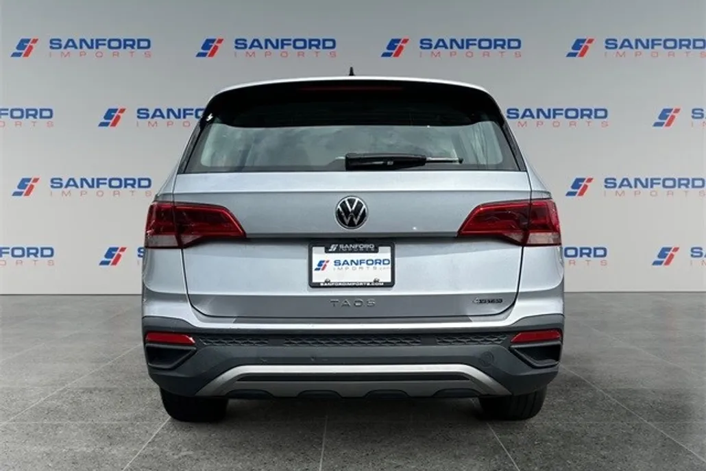 2022 Volkswagen Taos S photo 1