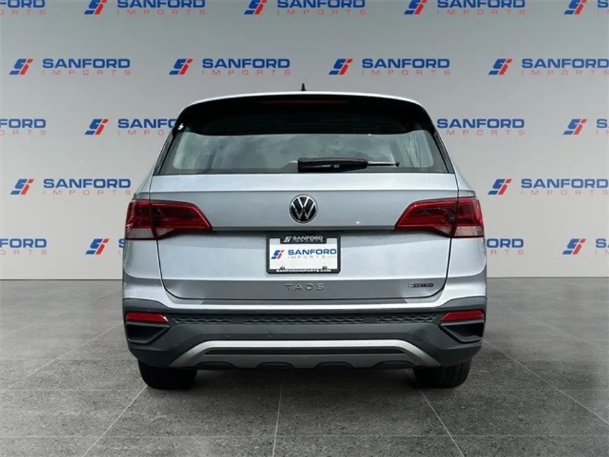 2022 Volkswagen Taos S photo 1